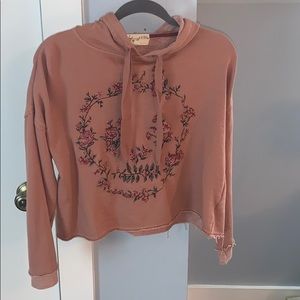 Cropped sweatshirt with skull and rose design
